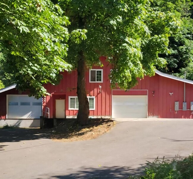 16878 S Clackamas River Dr in Oregon City, OR - Building Photo - Building Photo