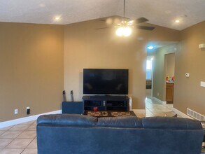 108 Brookstone Cir in Manhattan, KS - Building Photo - Building Photo