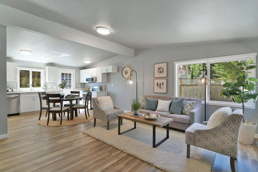 19226 Filbert Rd in Bothell, WA - Foto de edificio