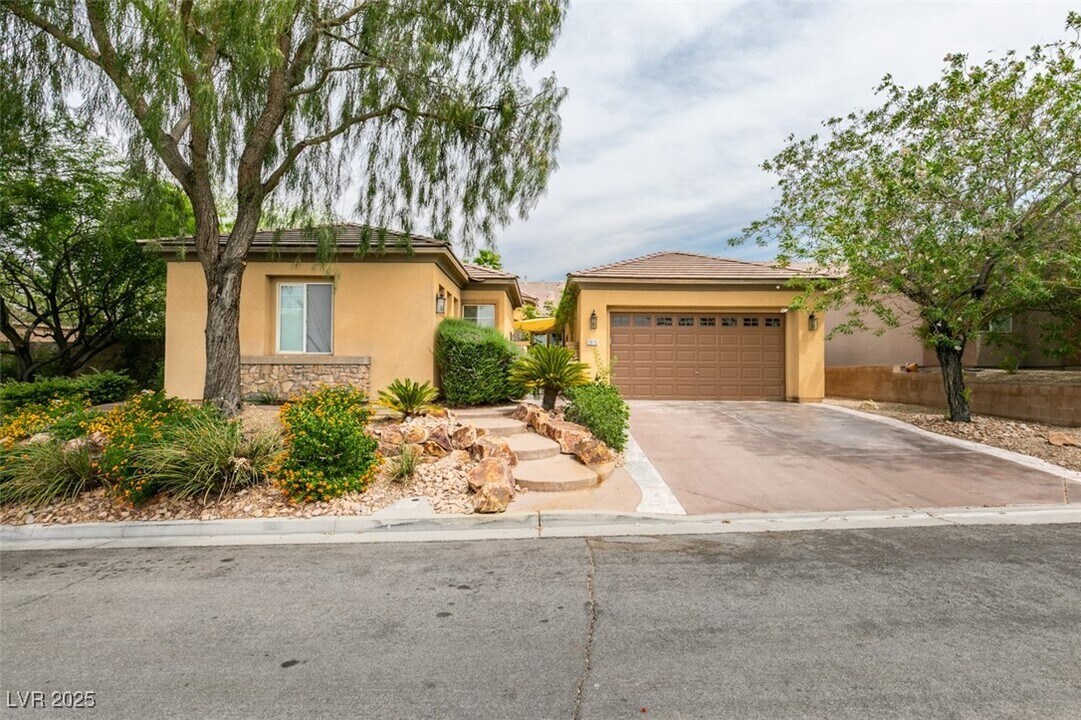 2875 Donegal St in Henderson, NV - Building Photo