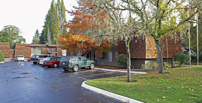 French Villa Apartment Homes in Beaverton, OR - Foto de edificio - Building Photo