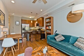 2715 N Sawyer Ave in Chicago, IL - Building Photo - Building Photo