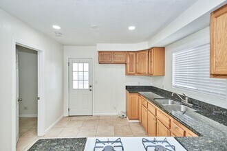 9510 Beverly St in Bellflower, CA - Building Photo - Building Photo