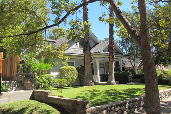 321 Alpine St in Pasadena, CA - Foto de edificio - Building Photo