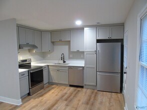 2008 Dellbrook Dr NE in Huntsville, AL - Building Photo - Building Photo
