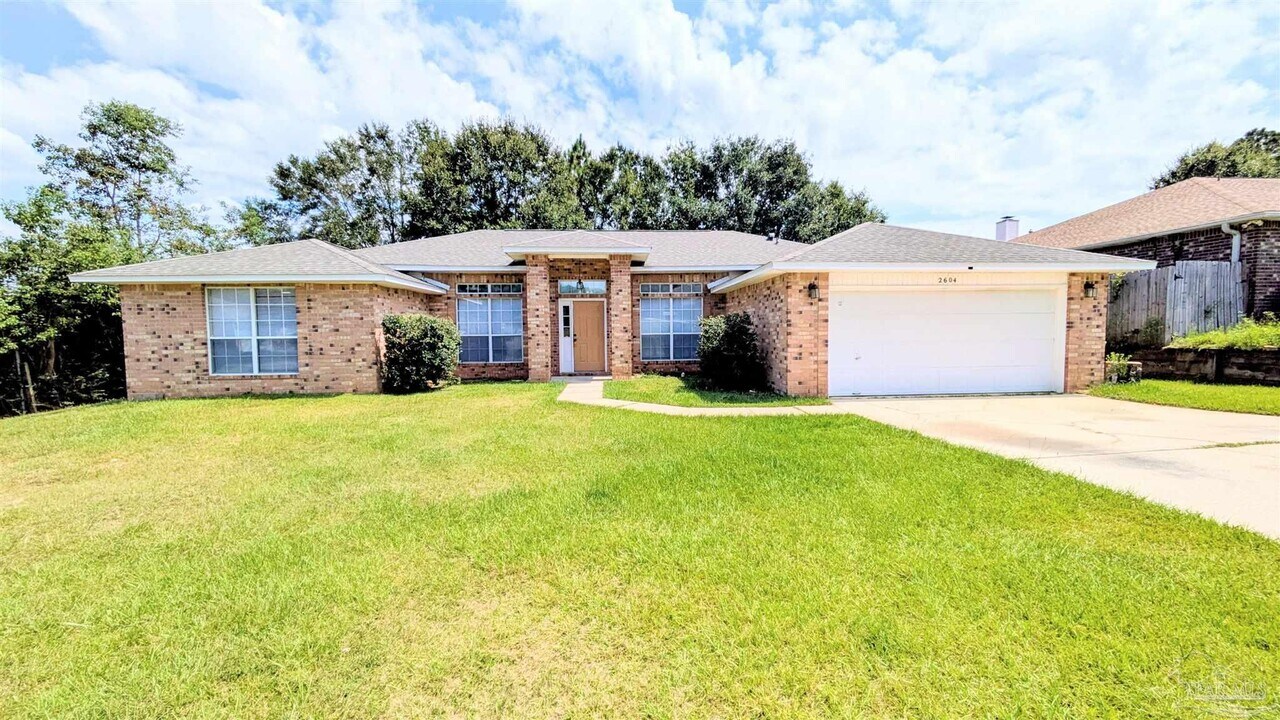 2604 Youngwood Ln in Cantonment, FL - Building Photo