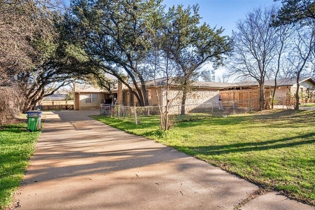 5801 Libyan Dr in Austin, TX - Building Photo - Building Photo