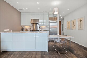 200 Congress Ave. in Austin, TX - Foto de edificio - Building Photo