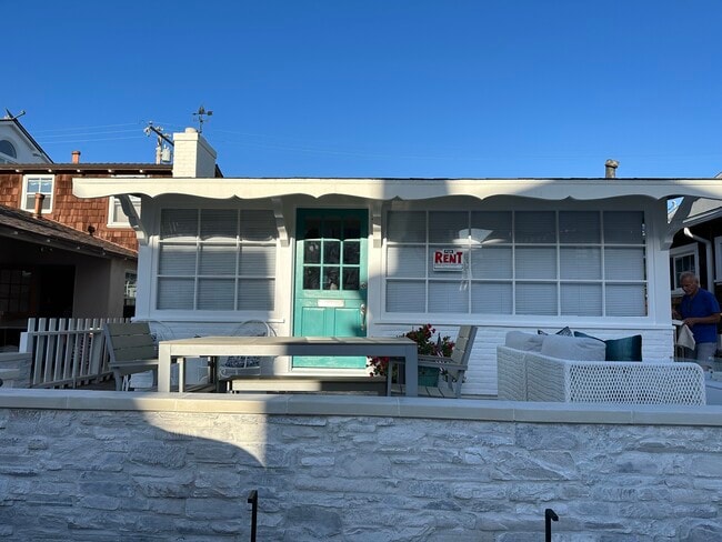 316 Apolena Ave in Newport Beach, CA - Building Photo - Building Photo