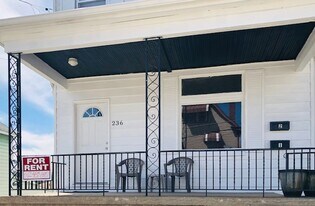 236 Smith Way, Unit 2 in Pittsburgh, PA - Building Photo
