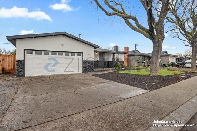 1821 Debonaire Dr in Modesto, CA - Building Photo - Building Photo