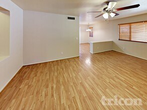 15030 W Eureka Trail in Surprise, AZ - Foto de edificio - Building Photo