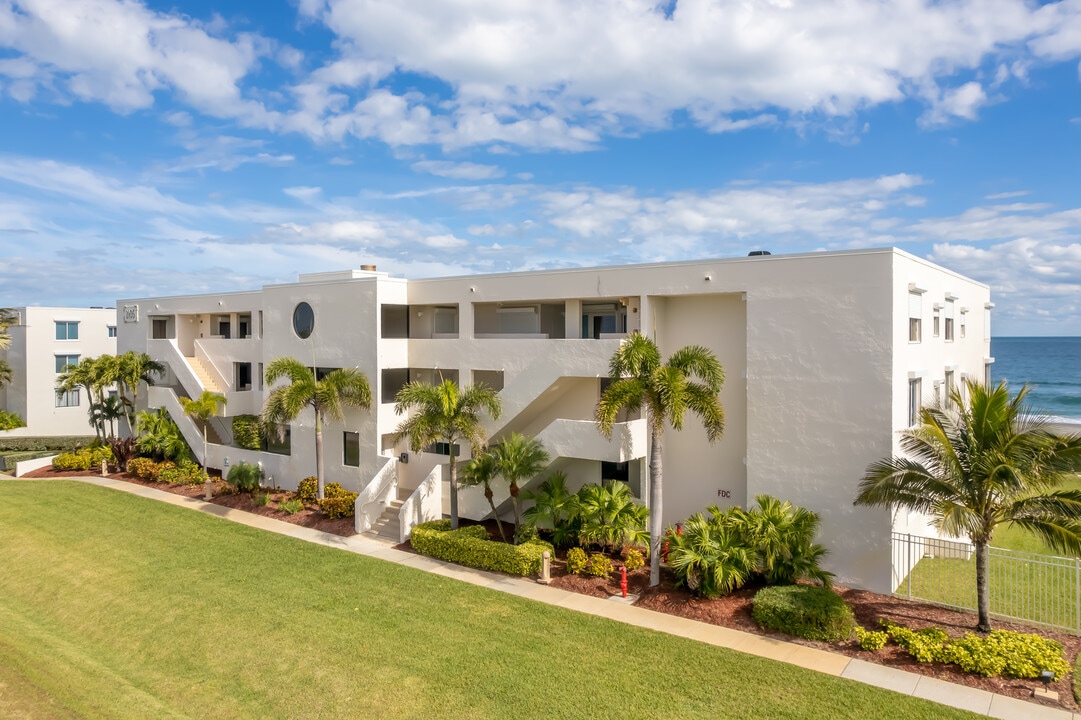 THE BREAKERS in Melbourne Beach, FL - Foto de edificio