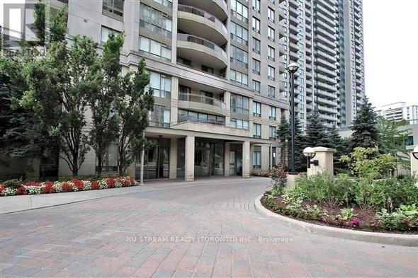 256 Doris Ave in Toronto, ON - Building Photo - Building Photo