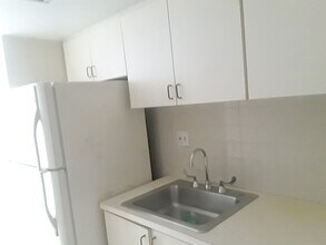 4841 NW 7th St, Unit 109-4 in Miami, FL - Foto de edificio - Building Photo