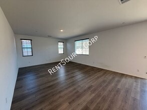 6030 W Ave J 9 in Lancaster, CA - Foto de edificio - Building Photo