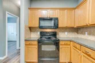 812 Walnut St in Burleson, TX - Building Photo - Building Photo