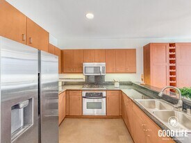 875 G St in San Diego, CA - Building Photo
