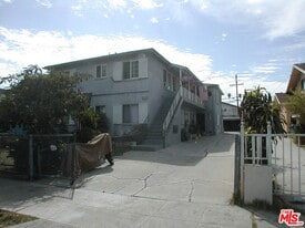 833 N Kingsley Dr in Los Angeles, CA - Building Photo