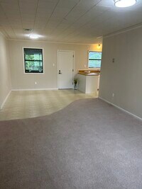 232 Auburn Dr photo'