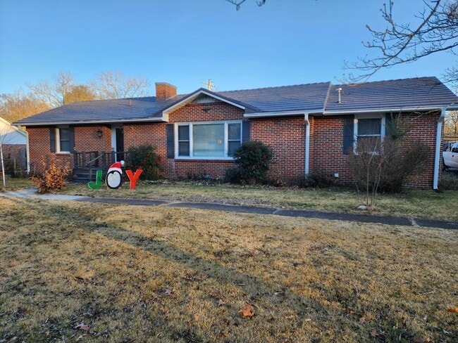 property at 910 Bragg Cir