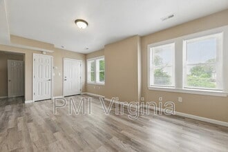 1619 E Ocean View Ave in Norfolk, VA - Building Photo - Building Photo