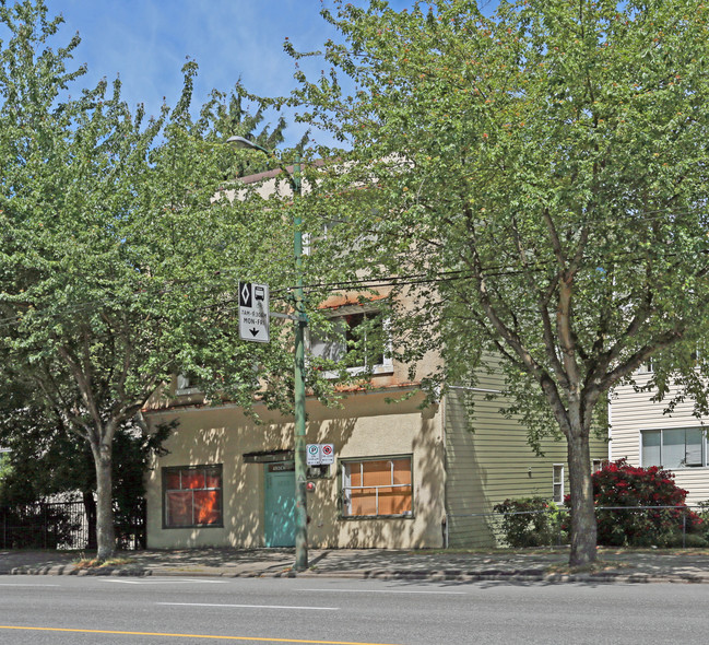 1015 E Broadway in Vancouver, BC - Building Photo - Primary Photo