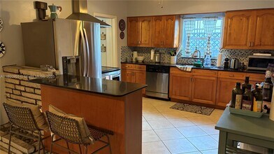 710 NE 77th St in Miami, FL - Building Photo - Building Photo