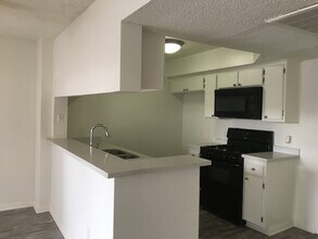 11030 in North Hollywood, CA - Building Photo - Interior Photo