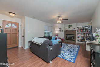 411 Southwest Dr in Jacksonville, NC - Building Photo - Building Photo