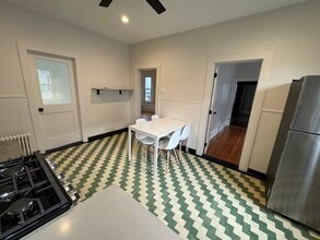 11 Dorset St, Unit 2 in Boston, MA - Foto de edificio - Building Photo