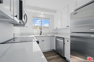 621 San Vicente Blvd in Santa Monica, CA - Building Photo - Building Photo