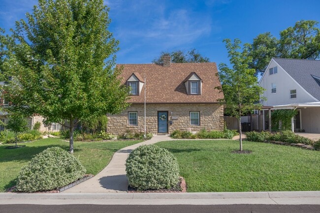 property at 2500 SW Granthurst Ave