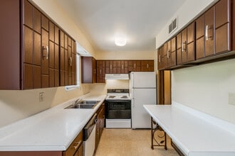 Briarwood Townhomes in Latrobe, PA - Building Photo - Interior Photo