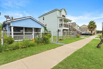4018 Sealy Ave in Galveston, TX - Building Photo - Building Photo