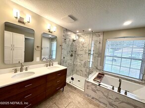 12850 Chets Creek Dr N in Jacksonville, FL - Building Photo - Building Photo