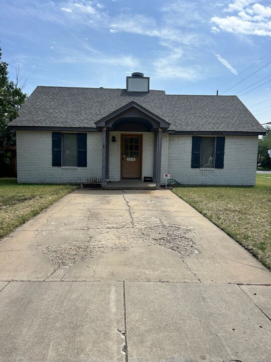 1319 S Travis St in Amarillo, TX - Building Photo