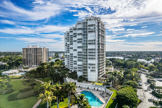 Club Brittany in Naples, FL - Building Photo - Building Photo