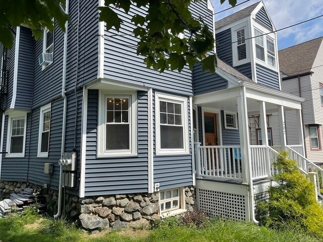 202 Robbins St in Waltham, MA - Building Photo - Building Photo