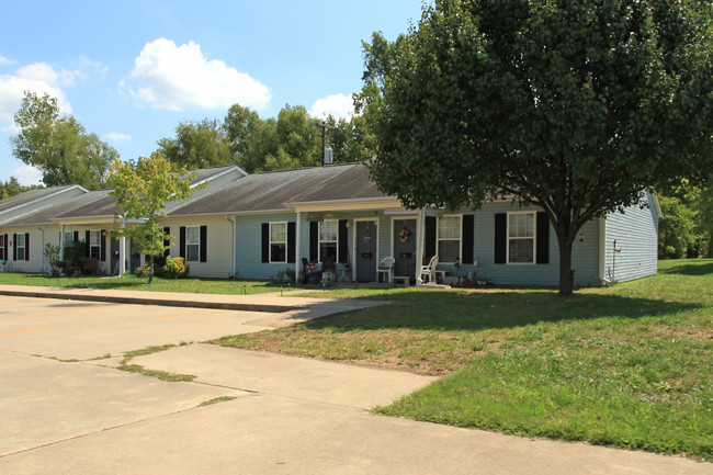 Sand Lane Manor in Henderson, KY - Foto de edificio - Building Photo