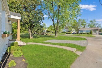 902 Broadmoor Dr in Nashville, TN - Foto de edificio - Building Photo