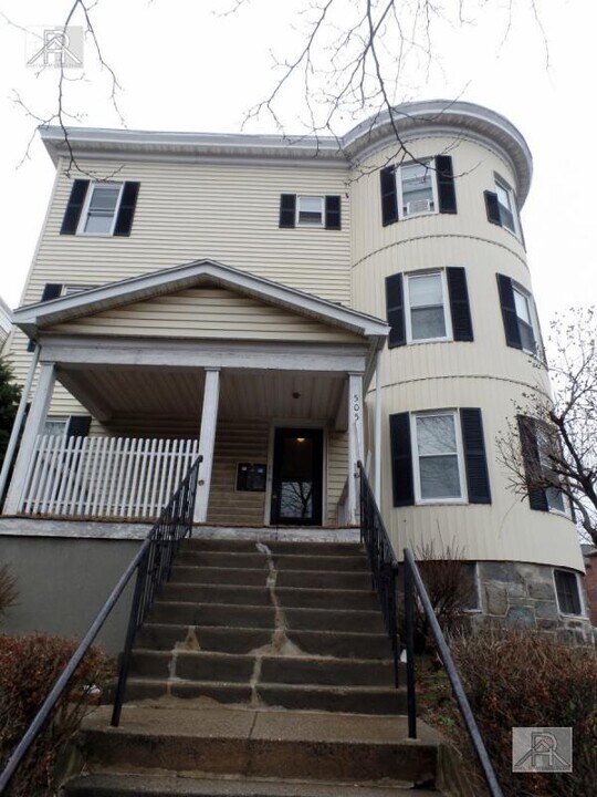 505 Washington St in Boston, MA - Building Photo