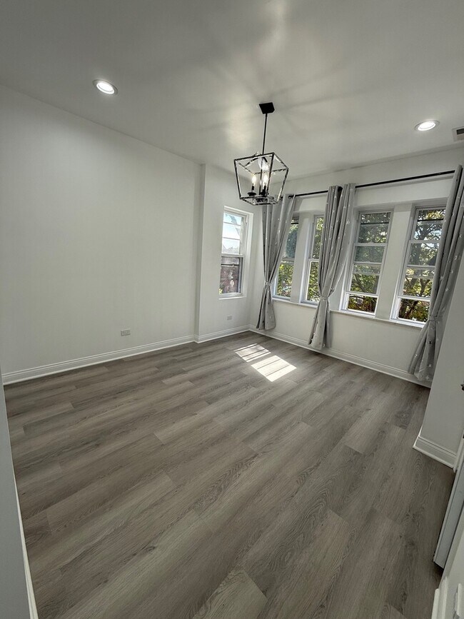 property at 4357 S Whipple St