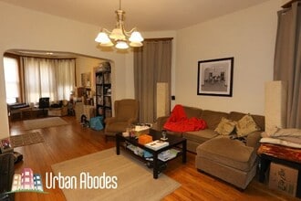 1326 N Claremont Ave, Unit 2C in Chicago, IL - Foto de edificio - Building Photo