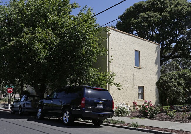 1235 Stanford Ave in Oakland, CA - Building Photo - Building Photo