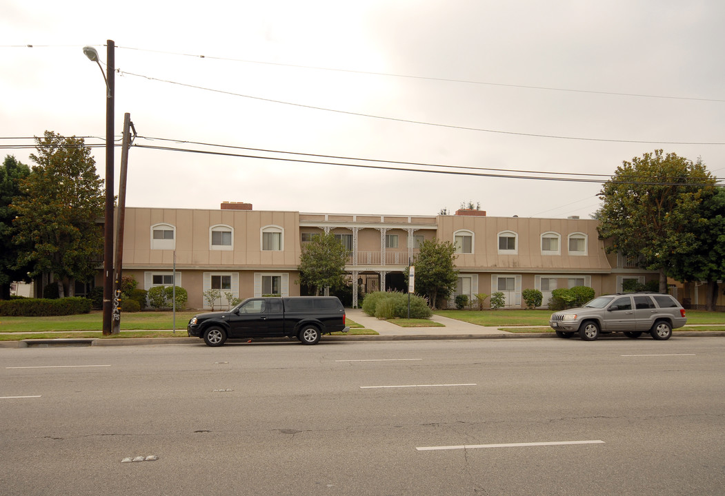 8840 Huntington Dr in San Gabriel, CA - Foto de edificio