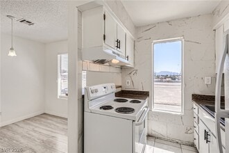 716 Pensacola Ln in Las Vegas, NV - Building Photo - Building Photo