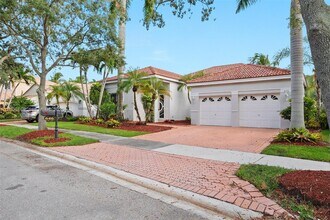 646 Heritage Dr in Weston, FL - Building Photo - Building Photo