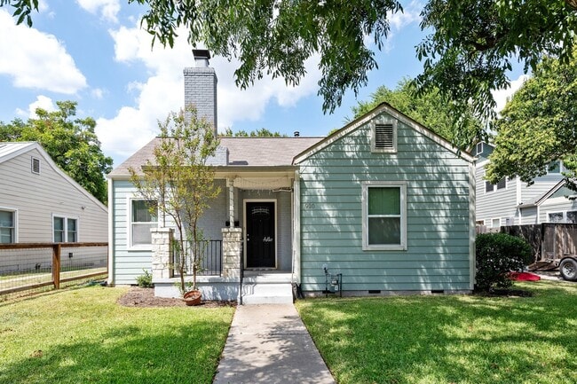 property at 910 E 38th St