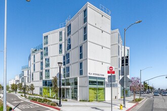 Isla de Los Angeles in Los Angeles, CA - Building Photo - Building Photo